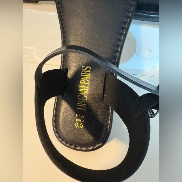 Dream Pairs Black Sandals - 8-1/2 - Picture 3 of 5